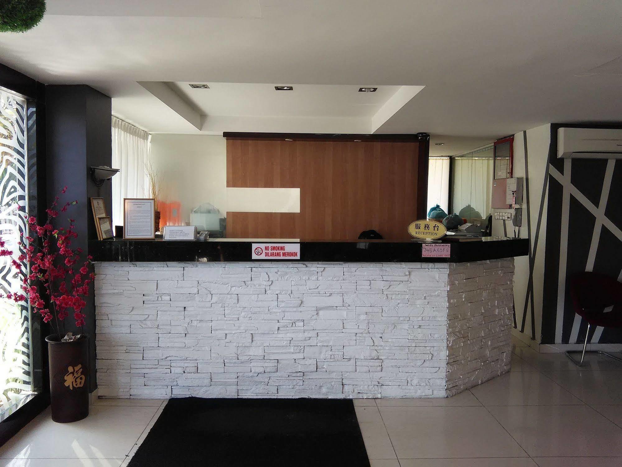 Casuarina Hotel Kota Kinabalu Exterior foto